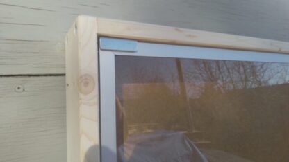 Glastür an Vitrine