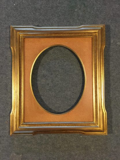 Goldener Rahmen mit Ovalem Ausschnitt