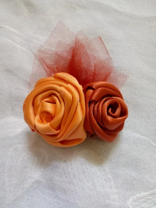Handgemachte Rustikale Satin Brosche: Stoff-Corsage (R7)