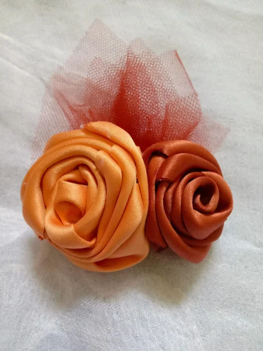 Handgemachte Rustikale Satin Brosche: Stoff-Corsage (R7)